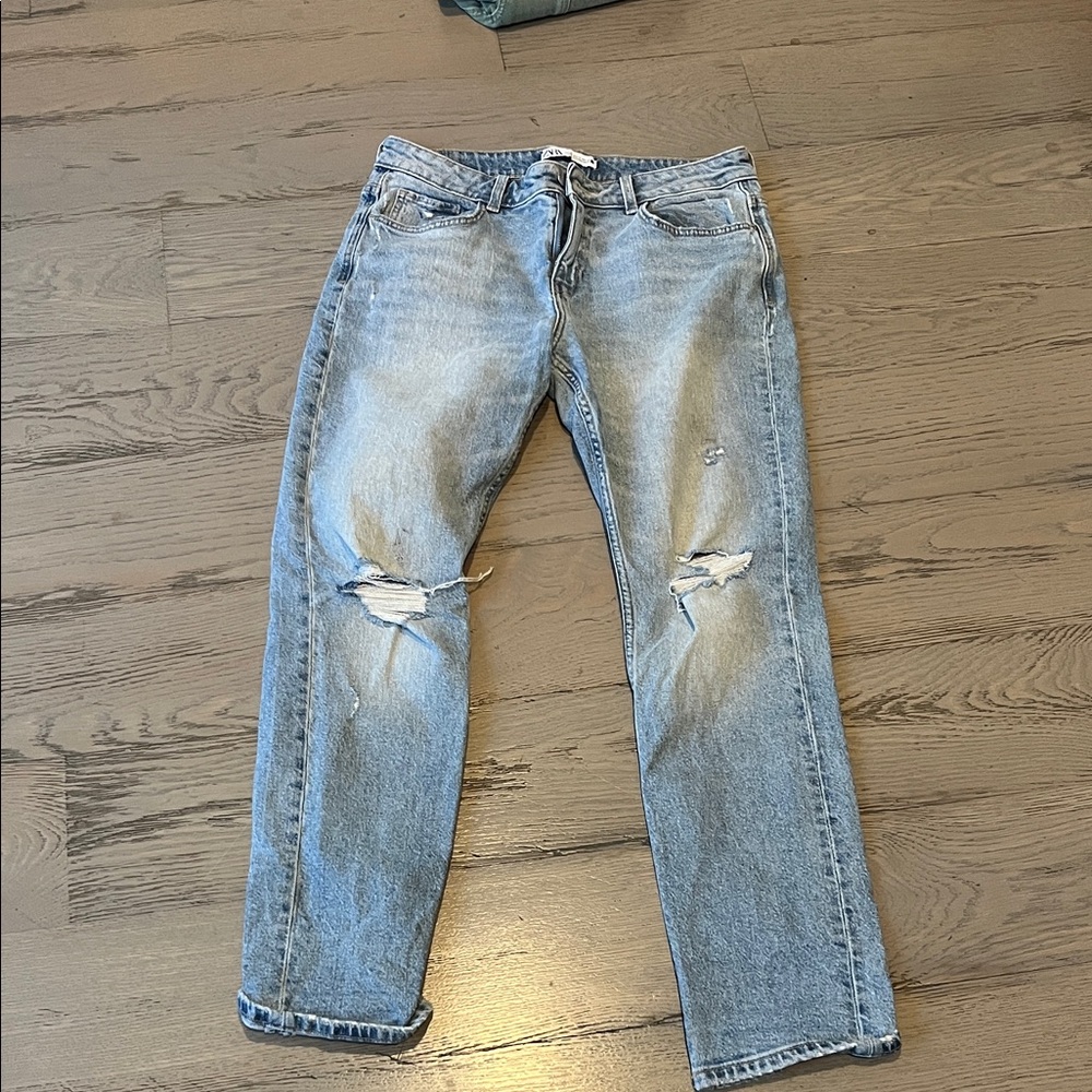 Zara Women’s Relaxed Fit Light Blue Jeans